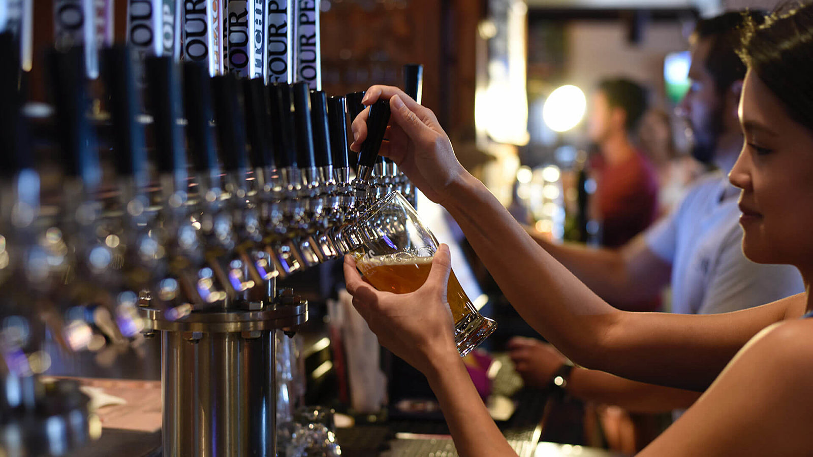 How to Become a Bartender