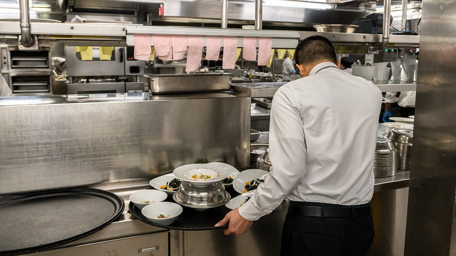 How to Avoid Common Restaurant Health Code Violations On the Line