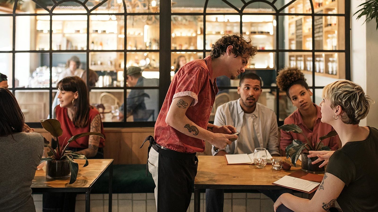 How to Train Restaurant Staff to Upsell On the Line Toast POS