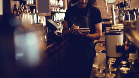 How to Create an Effective Restaurant Training Manual - On the Line