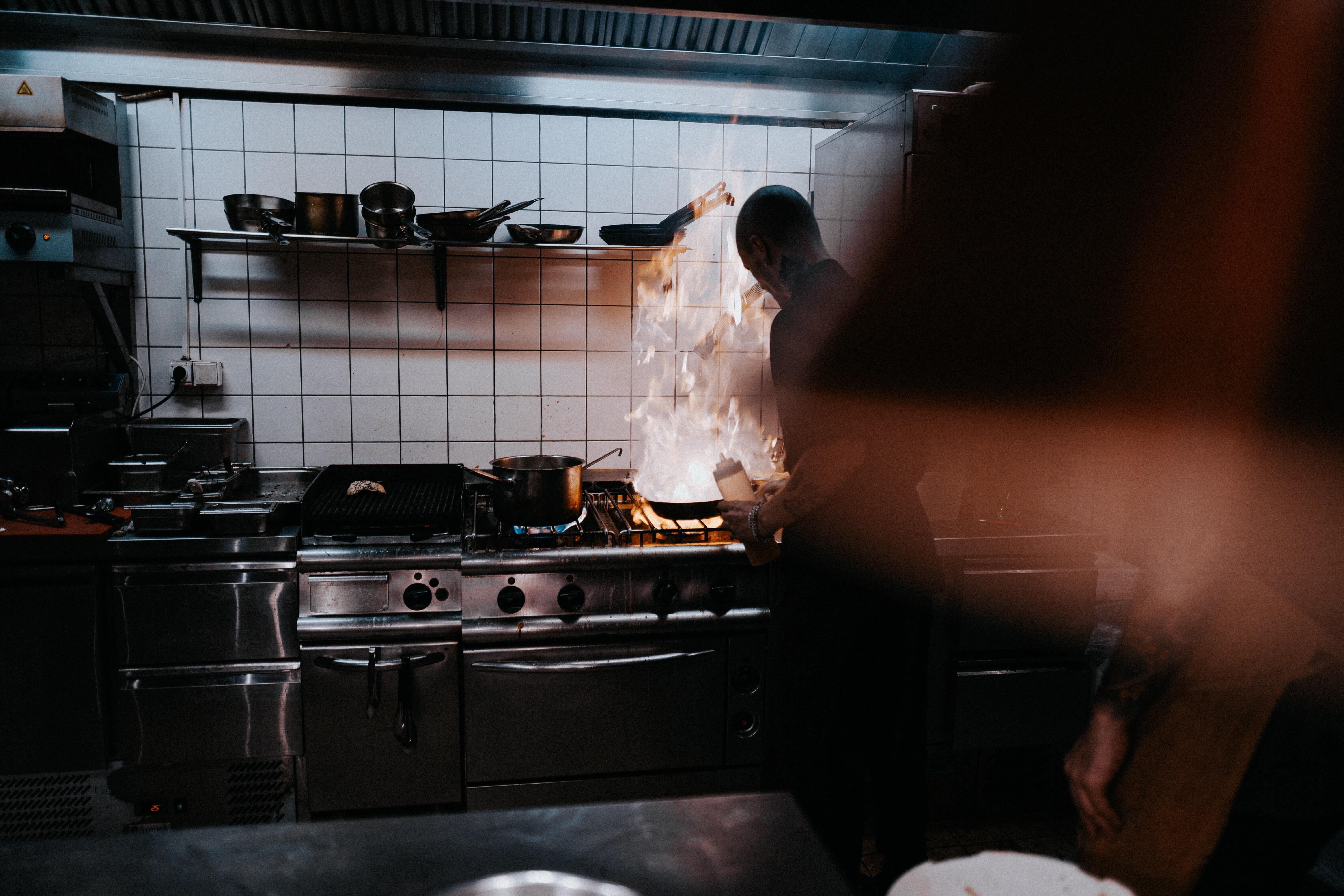 The Pros & Cons of Cloud Kitchens & Ghost Kitchens