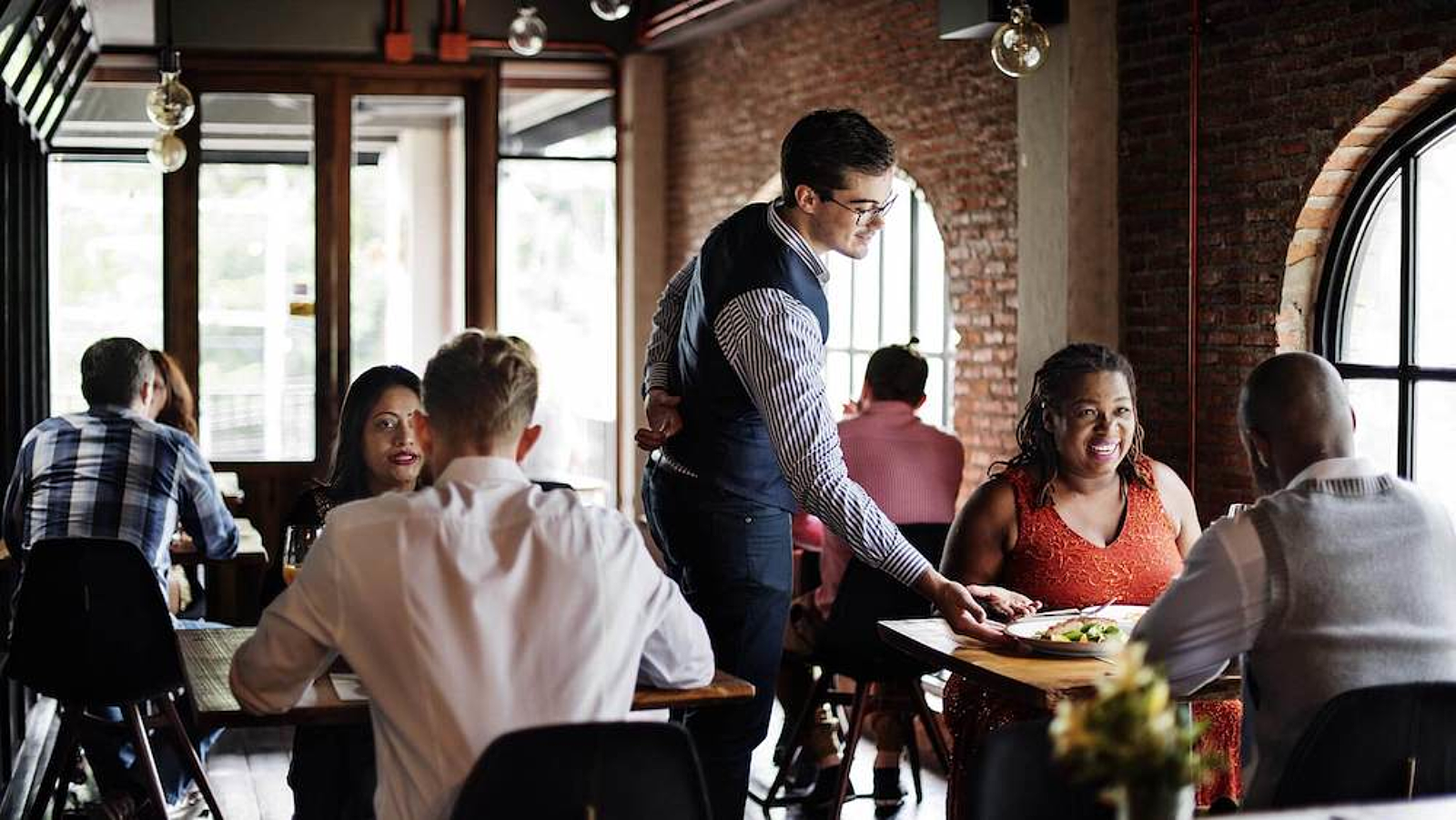 How to become a restaurant manager